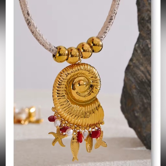 Golden Seashell Pendant Necklace – Nautical Charm with Natural Stone Accents - Picture 6 of 17